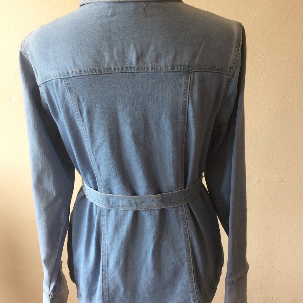 Cato v Light Wash Denim Jacket Size L, NWT - Picture 5 of 15